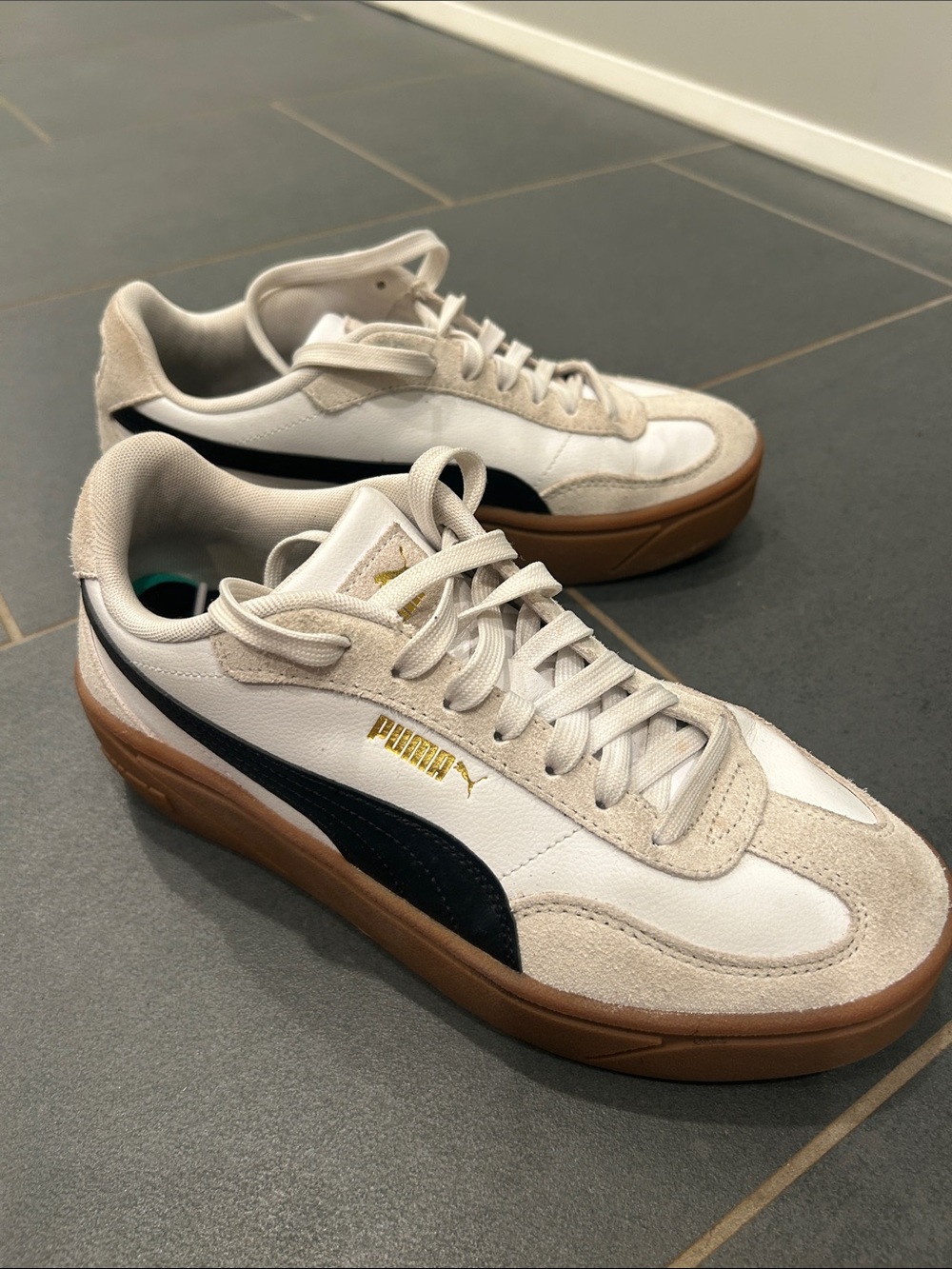 Puma tennis shoes